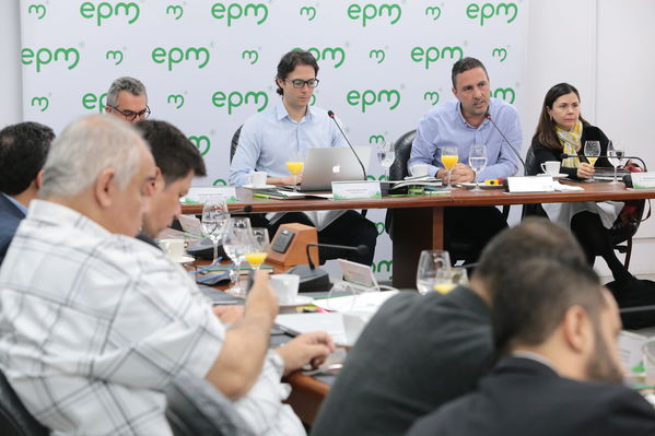 Empalme EPM 2020
Empalme EPM 2020. 
Fecha: 25 Noviembre 2019. Fotografía: Fotoeditores.
Para descargar esta fotografía en alta resolución, haga clic sobre la imagen hasta que la misma se despliegue en la pantalla completa; luego dé clic derecho y elija la opción "guardar imagen como". 
En caso de publicación por cualquier medio, solicitamos acompañarla del crédito: "Foto EPM"
Palabras clave: Empalme EPM 2020