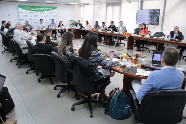 Empalme EPM 2020
Empalme EPM 2020. 
Fecha: 25 Noviembre 2019. Fotografía: Fotoeditores.
Para descargar esta fotografía en alta resolución, haga clic sobre la imagen hasta que la misma se despliegue en la pantalla completa; luego dé clic derecho y elija la opción "guardar imagen como". 
En caso de publicación por cualquier medio, solicitamos acompañarla del crédito: "Foto EPM"
Palabras clave: Empalme EPM 2020