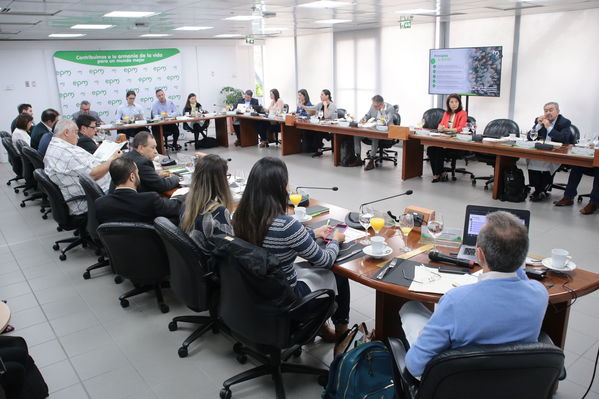 Empalme EPM 2020
Empalme EPM 2020. 
Fecha: 25 Noviembre 2019. Fotografía: Fotoeditores.
Para descargar esta fotografía en alta resolución, haga clic sobre la imagen hasta que la misma se despliegue en la pantalla completa; luego dé clic derecho y elija la opción "guardar imagen como". 
En caso de publicación por cualquier medio, solicitamos acompañarla del crédito: "Foto EPM"
Palabras clave: Empalme EPM 2020