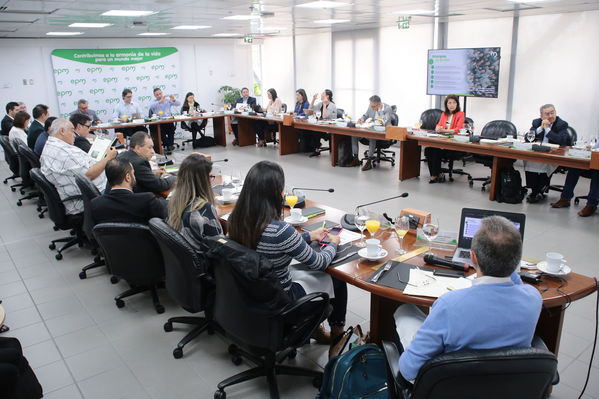 Empalme EPM 2020
Empalme EPM 2020. 
Fecha: 25 Noviembre 2019. Fotografía: Fotoeditores.
Para descargar esta fotografía en alta resolución, haga clic sobre la imagen hasta que la misma se despliegue en la pantalla completa; luego dé clic derecho y elija la opción "guardar imagen como". 
En caso de publicación por cualquier medio, solicitamos acompañarla del crédito: "Foto EPM"
Palabras clave: Empalme EPM 2020