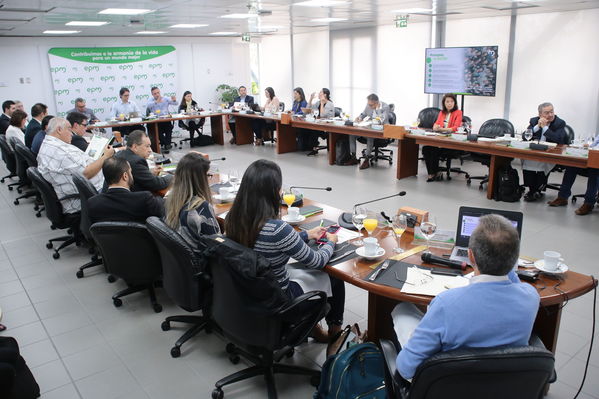 Empalme EPM 2020
Empalme EPM 2020. 
Fecha: 25 Noviembre 2019. Fotografía: Fotoeditores.
Para descargar esta fotografía en alta resolución, haga clic sobre la imagen hasta que la misma se despliegue en la pantalla completa; luego dé clic derecho y elija la opción "guardar imagen como". 
En caso de publicación por cualquier medio, solicitamos acompañarla del crédito: "Foto EPM"
Palabras clave: Empalme EPM 2020