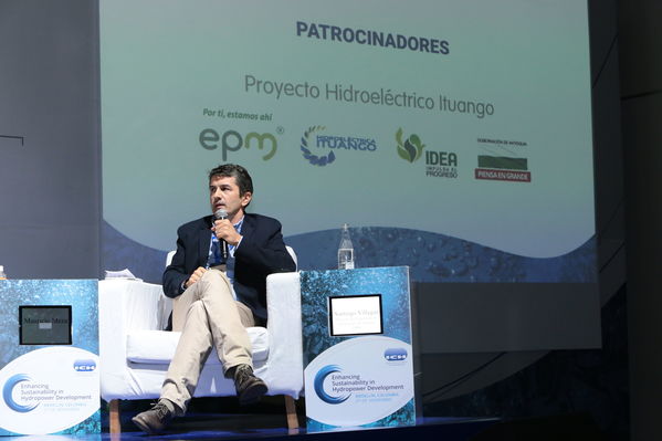 Conferencia anual ICH 2017
Conferencia anual ICH 2017
Fecha: Noviembre 28 de 2017
Para descargar esta fotografía en alta resolución, haga clic sobre la imagen hasta que la misma se despliegue en la pantalla completa; luego dé clic derecho y elija la opción "guardar imagen como". 
En caso de publicación por cualquier medio, solicitamos acompañarla del crédito: "Foto EPM"
Palabras clave: Conferencia anual ICH 2017
