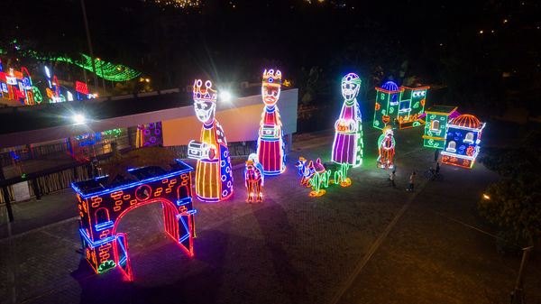 Encendido del Alumbrado Navideño 2019
Encendido del Alumbrado Navideño 2019
Fecha: Noviembre 28 2019.
Para descargar esta fotografía en alta resolución, haga clic sobre la imagen hasta que la misma se despliegue en la pantalla completa; luego dé clic derecho y elija la opción "guardar imagen como". 
En caso de publicación por cualquier medio, solicitamos acompañarla del crédito: "Foto EPM"
Palabras clave: Encendido del Alumbrado Navideño 2019