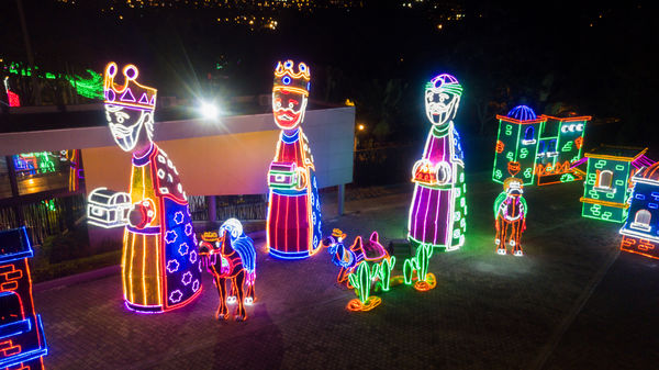 Encendido del Alumbrado Navideño 2019
Encendido del Alumbrado Navideño 2019
Fecha: Noviembre 28 2019.
Para descargar esta fotografía en alta resolución, haga clic sobre la imagen hasta que la misma se despliegue en la pantalla completa; luego dé clic derecho y elija la opción "guardar imagen como". 
En caso de publicación por cualquier medio, solicitamos acompañarla del crédito: "Foto EPM"
Palabras clave: Encendido del Alumbrado Navideño 2019