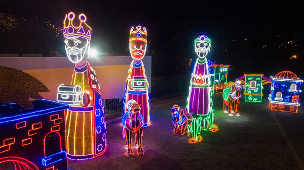 Encendido del Alumbrado Navideño 2019
Encendido del Alumbrado Navideño 2019
Fecha: Noviembre 28 2019.
Para descargar esta fotografía en alta resolución, haga clic sobre la imagen hasta que la misma se despliegue en la pantalla completa; luego dé clic derecho y elija la opción "guardar imagen como". 
En caso de publicación por cualquier medio, solicitamos acompañarla del crédito: "Foto EPM"
Palabras clave: Encendido del Alumbrado Navideño 2019