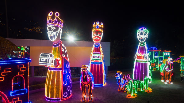 Encendido del Alumbrado Navideño 2019
Encendido del Alumbrado Navideño 2019
Fecha: Noviembre 28 2019.
Para descargar esta fotografía en alta resolución, haga clic sobre la imagen hasta que la misma se despliegue en la pantalla completa; luego dé clic derecho y elija la opción "guardar imagen como". 
En caso de publicación por cualquier medio, solicitamos acompañarla del crédito: "Foto EPM"
Palabras clave: Encendido del Alumbrado Navideño 2019