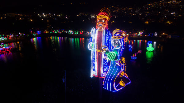 Encendido del Alumbrado Navideño 2019
Encendido del Alumbrado Navideño 2019
Fecha: Noviembre 28 2019.
Para descargar esta fotografía en alta resolución, haga clic sobre la imagen hasta que la misma se despliegue en la pantalla completa; luego dé clic derecho y elija la opción "guardar imagen como". 
En caso de publicación por cualquier medio, solicitamos acompañarla del crédito: "Foto EPM"
Palabras clave: Encendido del Alumbrado Navideño 2019