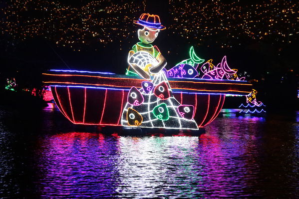 Encendido del Alumbrado Navideño 2019
Encendido del Alumbrado Navideño 2019
Fecha: Noviembre 28 2019.
Para descargar esta fotografía en alta resolución, haga clic sobre la imagen hasta que la misma se despliegue en la pantalla completa; luego dé clic derecho y elija la opción "guardar imagen como". 
En caso de publicación por cualquier medio, solicitamos acompañarla del crédito: "Foto EPM"
Palabras clave: Encendido del Alumbrado Navideño 2019
