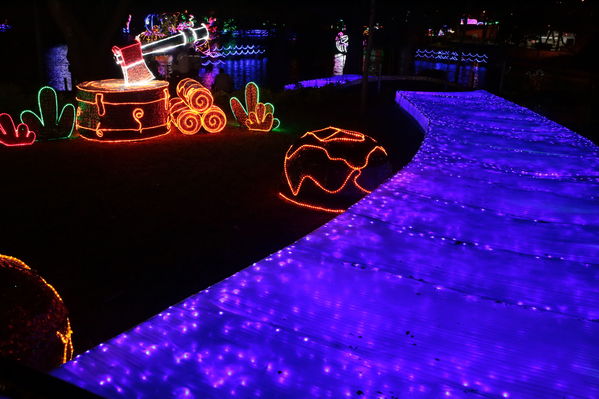 Encendido del Alumbrado Navideño 2019
Encendido del Alumbrado Navideño 2019
Fecha: Noviembre 28 2019.
Para descargar esta fotografía en alta resolución, haga clic sobre la imagen hasta que la misma se despliegue en la pantalla completa; luego dé clic derecho y elija la opción "guardar imagen como". 
En caso de publicación por cualquier medio, solicitamos acompañarla del crédito: "Foto EPM"
Palabras clave: Encendido del Alumbrado Navideño 2019