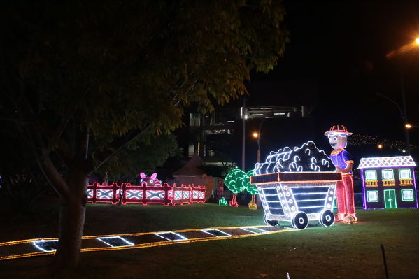 Encendido del Alumbrado Navideño 2019
Encendido del Alumbrado Navideño 2019
Fecha: Noviembre 28 2019.
Para descargar esta fotografía en alta resolución, haga clic sobre la imagen hasta que la misma se despliegue en la pantalla completa; luego dé clic derecho y elija la opción "guardar imagen como". 
En caso de publicación por cualquier medio, solicitamos acompañarla del crédito: "Foto EPM"
Palabras clave: Encendido del Alumbrado Navideño 2019