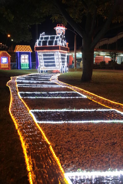 Encendido del Alumbrado Navideño 2019
Encendido del Alumbrado Navideño 2019
Fecha: Noviembre 28 2019.
Para descargar esta fotografía en alta resolución, haga clic sobre la imagen hasta que la misma se despliegue en la pantalla completa; luego dé clic derecho y elija la opción "guardar imagen como". 
En caso de publicación por cualquier medio, solicitamos acompañarla del crédito: "Foto EPM"
Palabras clave: Encendido del Alumbrado Navideño 2019