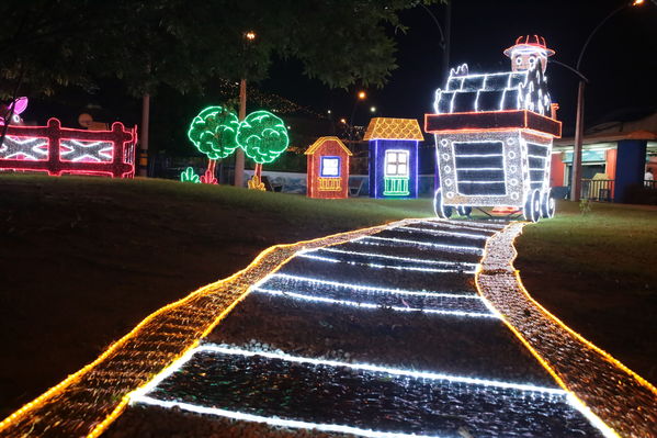 Encendido del Alumbrado Navideño 2019
Encendido del Alumbrado Navideño 2019
Fecha: Noviembre 28 2019.
Para descargar esta fotografía en alta resolución, haga clic sobre la imagen hasta que la misma se despliegue en la pantalla completa; luego dé clic derecho y elija la opción "guardar imagen como". 
En caso de publicación por cualquier medio, solicitamos acompañarla del crédito: "Foto EPM"
Palabras clave: Encendido del Alumbrado Navideño 2019