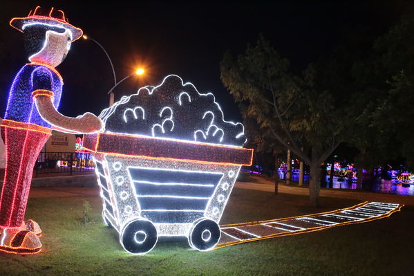 Encendido del Alumbrado Navideño 2019
Encendido del Alumbrado Navideño 2019
Fecha: Noviembre 28 2019.
Para descargar esta fotografía en alta resolución, haga clic sobre la imagen hasta que la misma se despliegue en la pantalla completa; luego dé clic derecho y elija la opción "guardar imagen como". 
En caso de publicación por cualquier medio, solicitamos acompañarla del crédito: "Foto EPM"
Palabras clave: Encendido del Alumbrado Navideño 2019