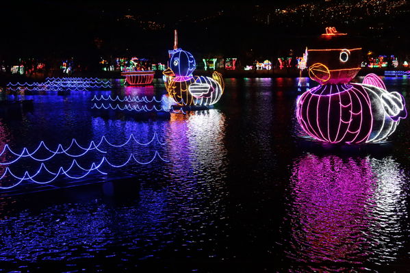 Encendido del Alumbrado Navideño 2019
Encendido del Alumbrado Navideño 2019
Fecha: Noviembre 28 2019.
Para descargar esta fotografía en alta resolución, haga clic sobre la imagen hasta que la misma se despliegue en la pantalla completa; luego dé clic derecho y elija la opción "guardar imagen como". 
En caso de publicación por cualquier medio, solicitamos acompañarla del crédito: "Foto EPM"
Palabras clave: Encendido del Alumbrado Navideño 2019