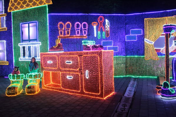 Encendido del Alumbrado Navideño 2019
Encendido del Alumbrado Navideño 2019
Fecha: Noviembre 28 2019.
Para descargar esta fotografía en alta resolución, haga clic sobre la imagen hasta que la misma se despliegue en la pantalla completa; luego dé clic derecho y elija la opción "guardar imagen como". 
En caso de publicación por cualquier medio, solicitamos acompañarla del crédito: "Foto EPM"
Palabras clave: Encendido del Alumbrado Navideño 2019