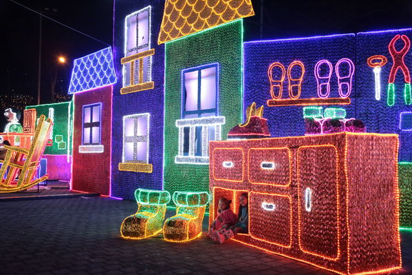 Encendido del Alumbrado Navideño 2019
Encendido del Alumbrado Navideño 2019
Fecha: Noviembre 28 2019.
Para descargar esta fotografía en alta resolución, haga clic sobre la imagen hasta que la misma se despliegue en la pantalla completa; luego dé clic derecho y elija la opción "guardar imagen como". 
En caso de publicación por cualquier medio, solicitamos acompañarla del crédito: "Foto EPM"
Palabras clave: Encendido del Alumbrado Navideño 2019