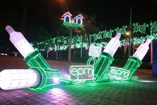 Encendido del Alumbrado Navideño 2019
Encendido del Alumbrado Navideño 2019
Fecha: Noviembre 28 2019.
Para descargar esta fotografía en alta resolución, haga clic sobre la imagen hasta que la misma se despliegue en la pantalla completa; luego dé clic derecho y elija la opción "guardar imagen como". 
En caso de publicación por cualquier medio, solicitamos acompañarla del crédito: "Foto EPM"
Palabras clave: Encendido del Alumbrado Navideño 2019