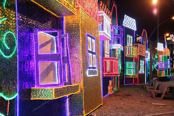 Encendido del Alumbrado Navideño 2019
Encendido del Alumbrado Navideño 2019
Fecha: Noviembre 28 2019.
Para descargar esta fotografía en alta resolución, haga clic sobre la imagen hasta que la misma se despliegue en la pantalla completa; luego dé clic derecho y elija la opción "guardar imagen como". 
En caso de publicación por cualquier medio, solicitamos acompañarla del crédito: "Foto EPM"
Palabras clave: Encendido del Alumbrado Navideño 2019