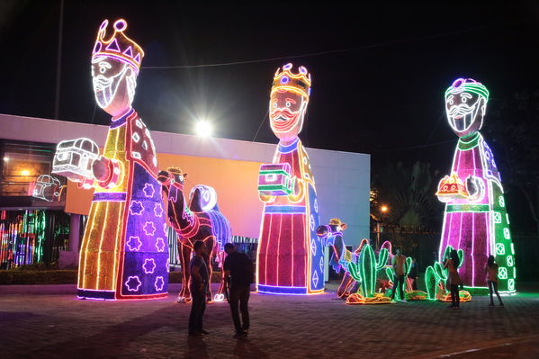 Encendido del Alumbrado Navideño 2019
Encendido del Alumbrado Navideño 2019
Fecha: Noviembre 28 2019.
Para descargar esta fotografía en alta resolución, haga clic sobre la imagen hasta que la misma se despliegue en la pantalla completa; luego dé clic derecho y elija la opción "guardar imagen como". 
En caso de publicación por cualquier medio, solicitamos acompañarla del crédito: "Foto EPM"
Palabras clave: Encendido del Alumbrado Navideño 2019