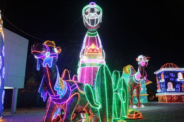 Encendido del Alumbrado Navideño 2019
Encendido del Alumbrado Navideño 2019
Fecha: Noviembre 28 2019.
Para descargar esta fotografía en alta resolución, haga clic sobre la imagen hasta que la misma se despliegue en la pantalla completa; luego dé clic derecho y elija la opción "guardar imagen como". 
En caso de publicación por cualquier medio, solicitamos acompañarla del crédito: "Foto EPM"
Palabras clave: Encendido del Alumbrado Navideño 2019