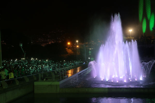 Encendido Alumbrado Navideño 2014
Encendido Alumbrado Navideño 2014
Fecha: Noviembre 29 de 2014
Para descargar esta fotografía en alta resolución, haga clic sobre la imagen hasta que la misma se despliegue en la pantalla completa; luego dé clic derecho y elija la opción "guardar imagen como". 
En caso de publicación por cualquier medio, solicitamos acompañarla del crédito: "Foto EPM"

Palabras clave: Encendido Alumbrado Navideño 2014