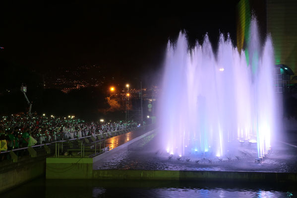 Encendido Alumbrado Navideño 2014
Encendido Alumbrado Navideño 2014
Fecha: Noviembre 29 de 2014
Para descargar esta fotografía en alta resolución, haga clic sobre la imagen hasta que la misma se despliegue en la pantalla completa; luego dé clic derecho y elija la opción "guardar imagen como". 
En caso de publicación por cualquier medio, solicitamos acompañarla del crédito: "Foto EPM"

Palabras clave: Encendido Alumbrado Navideño 2014