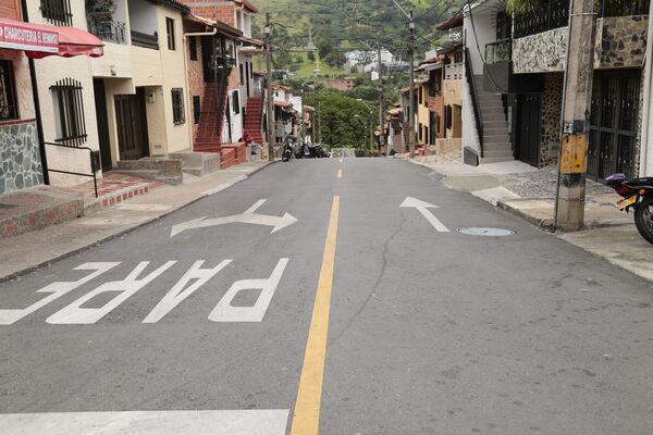 Avance Pavimentación 
Avance Pavimentación Copacabana. 
Fecha: 4 Noviembre 2020.
Para descargar esta fotografía en alta resolución, haga clic sobre la imagen hasta que la misma se despliegue en la pantalla completa; luego dé clic derecho y elija la opción "guardar imagen como". 
En caso de publicación por cualquier medio, solicitamos acompañarla del crédito: "Foto EPM"
Palabras clave: Avance Pavimentación