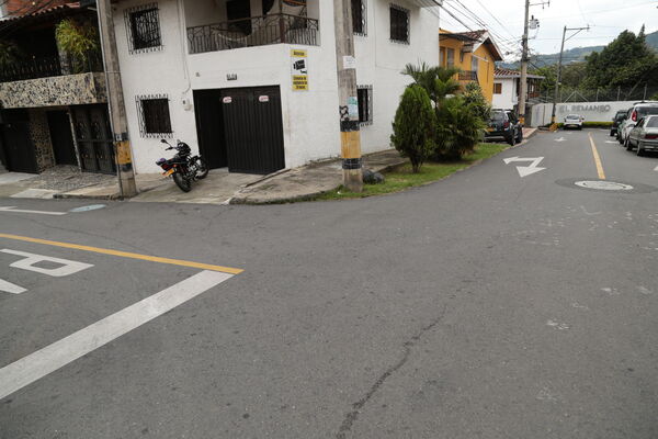 Avance Pavimentación 
Avance Pavimentación Copacabana. 
Fecha: 4 Noviembre 2020.
Para descargar esta fotografía en alta resolución, haga clic sobre la imagen hasta que la misma se despliegue en la pantalla completa; luego dé clic derecho y elija la opción "guardar imagen como". 
En caso de publicación por cualquier medio, solicitamos acompañarla del crédito: "Foto EPM"
Palabras clave: Avance Pavimentación