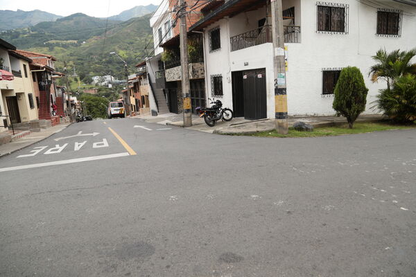 Avance Pavimentación 
Avance Pavimentación Copacabana. 
Fecha: 4 Noviembre 2020.
Para descargar esta fotografía en alta resolución, haga clic sobre la imagen hasta que la misma se despliegue en la pantalla completa; luego dé clic derecho y elija la opción "guardar imagen como". 
En caso de publicación por cualquier medio, solicitamos acompañarla del crédito: "Foto EPM"
Palabras clave: Avance Pavimentación
