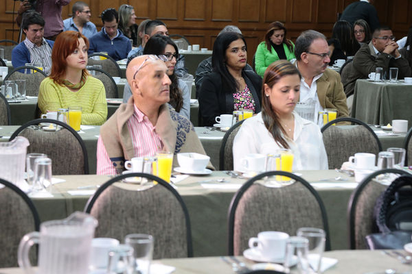 Conversatorio por el agua
Conversatorio por el agua
Fecha: Noviembre 5 de 2015. Lugar:  Hotel Las Lomas
Para descargar esta fotografía en alta resolución, haga clic sobre la imagen hasta que la misma se despliegue en la pantalla completa; luego dé clic derecho y elija la opción "guardar imagen como". 
En caso de publicación por cualquier medio, solicitamos acompañarla del crédito: "Foto EPM"
Palabras clave: Conversatorio agua