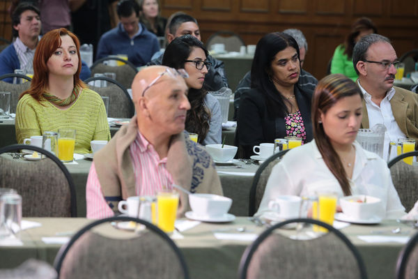 Conversatorio por el agua
Conversatorio por el agua
Fecha: Noviembre 5 de 2015. Lugar:  Hotel Las Lomas
Para descargar esta fotografía en alta resolución, haga clic sobre la imagen hasta que la misma se despliegue en la pantalla completa; luego dé clic derecho y elija la opción "guardar imagen como". 
En caso de publicación por cualquier medio, solicitamos acompañarla del crédito: "Foto EPM"
Palabras clave: Conversatorio agua