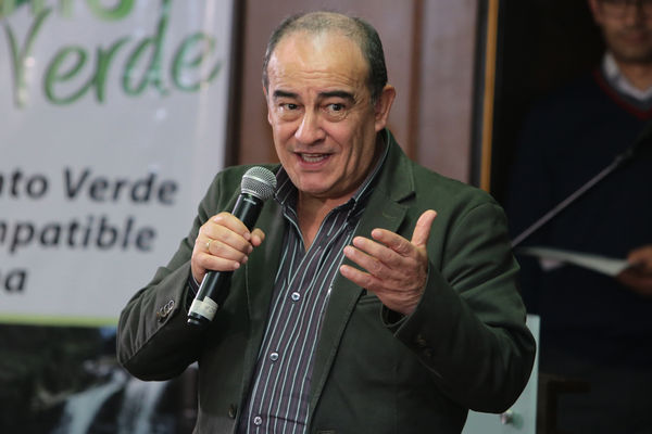 Conversatorio por el agua
Conversatorio por el agua
Fecha: Noviembre 5 de 2015. Lugar:  Hotel Las Lomas
Para descargar esta fotografía en alta resolución, haga clic sobre la imagen hasta que la misma se despliegue en la pantalla completa; luego dé clic derecho y elija la opción "guardar imagen como". 
En caso de publicación por cualquier medio, solicitamos acompañarla del crédito: "Foto EPM"
Palabras clave: Conversatorio agua
