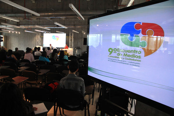 Encuentro de Medios Comunitarios y Ciudadanos UNE Grupo EPM
Encuentro de Medios Comunitarios y Ciudadanos UNE Grupo EPM
Fecha: Noviembre 7 de 2013. 
Para descargar esta fotografía en alta resolución, haga clic sobre la imagen hasta que la misma se despliegue en la pantalla completa; luego dé clic derecho y elija la opción "guardar imagen como". 
En caso de publicación por cualquier medio, solicitamos acompañarla del crédito: "Foto EPM"
Palabras clave: Encuentro Medios Comunitarios Ciudadanos UNE Grupo EPM
