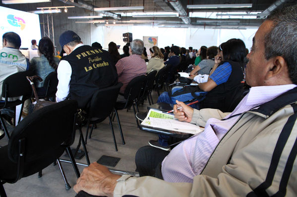 Encuentro de Medios Comunitarios y Ciudadanos UNE Grupo EPM
Encuentro de Medios Comunitarios y Ciudadanos UNE Grupo EPM
Fecha: Noviembre 7 de 2013. 
Para descargar esta fotografía en alta resolución, haga clic sobre la imagen hasta que la misma se despliegue en la pantalla completa; luego dé clic derecho y elija la opción "guardar imagen como". 
En caso de publicación por cualquier medio, solicitamos acompañarla del crédito: "Foto EPM"
Palabras clave: Encuentro Medios Comunitarios Ciudadanos UNE Grupo EPM