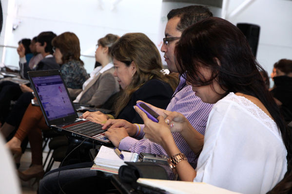Encuentro de Medios Comunitarios y Ciudadanos UNE Grupo EPM
Encuentro de Medios Comunitarios y Ciudadanos UNE Grupo EPM
Fecha: Noviembre 7 de 2013. 
Para descargar esta fotografía en alta resolución, haga clic sobre la imagen hasta que la misma se despliegue en la pantalla completa; luego dé clic derecho y elija la opción "guardar imagen como". 
En caso de publicación por cualquier medio, solicitamos acompañarla del crédito: "Foto EPM"
Palabras clave: Encuentro Medios Comunitarios Ciudadanos UNE Grupo EPM