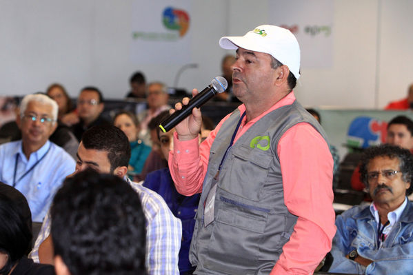 Encuentro de Medios Comunitarios y Ciudadanos UNE Grupo EPM
Encuentro de Medios Comunitarios y Ciudadanos UNE Grupo EPM
Fecha: Noviembre 7 de 2013. 
Para descargar esta fotografía en alta resolución, haga clic sobre la imagen hasta que la misma se despliegue en la pantalla completa; luego dé clic derecho y elija la opción "guardar imagen como". 
En caso de publicación por cualquier medio, solicitamos acompañarla del crédito: "Foto EPM"
Palabras clave: Encuentro Medios Comunitarios Ciudadanos UNE Grupo EPM