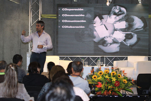 Encuentro de Medios Comunitarios y Ciudadanos UNE Grupo EPM
Encuentro de Medios Comunitarios y Ciudadanos UNE Grupo EPM
Fecha: Noviembre 7 de 2013. 
Para descargar esta fotografía en alta resolución, haga clic sobre la imagen hasta que la misma se despliegue en la pantalla completa; luego dé clic derecho y elija la opción "guardar imagen como". 
En caso de publicación por cualquier medio, solicitamos acompañarla del crédito: "Foto EPM"
Palabras clave: Encuentro Medios Comunitarios Ciudadanos UNE Grupo EPM