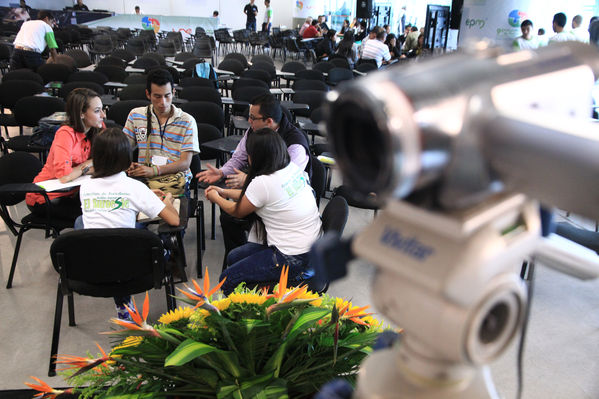 Encuentro de Medios Comunitarios y Ciudadanos UNE Grupo EPM
Encuentro de Medios Comunitarios y Ciudadanos UNE Grupo EPM
Fecha: Noviembre 7 de 2013. 
Para descargar esta fotografía en alta resolución, haga clic sobre la imagen hasta que la misma se despliegue en la pantalla completa; luego dé clic derecho y elija la opción "guardar imagen como". 
En caso de publicación por cualquier medio, solicitamos acompañarla del crédito: "Foto EPM"
Palabras clave: Encuentro Medios Comunitarios Ciudadanos UNE Grupo EPM