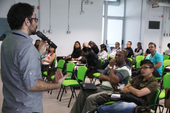 Encuentro de Medios Comunitarios y Ciudadanos UNE Grupo EPM
Encuentro de Medios Comunitarios y Ciudadanos UNE Grupo EPM
Fecha: Noviembre 7 de 2013. 
Para descargar esta fotografía en alta resolución, haga clic sobre la imagen hasta que la misma se despliegue en la pantalla completa; luego dé clic derecho y elija la opción "guardar imagen como". 
En caso de publicación por cualquier medio, solicitamos acompañarla del crédito: "Foto EPM"
Palabras clave: Encuentro Medios Comunitarios Ciudadanos UNE Grupo EPM