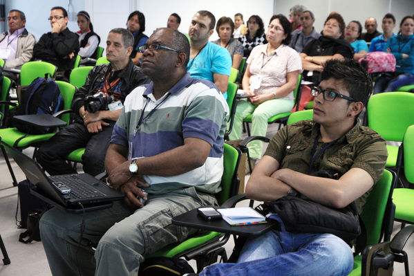 Encuentro de Medios Comunitarios y Ciudadanos UNE Grupo EPM
Encuentro de Medios Comunitarios y Ciudadanos UNE Grupo EPM
Fecha: Noviembre 7 de 2013. 
Para descargar esta fotografía en alta resolución, haga clic sobre la imagen hasta que la misma se despliegue en la pantalla completa; luego dé clic derecho y elija la opción "guardar imagen como". 
En caso de publicación por cualquier medio, solicitamos acompañarla del crédito: "Foto EPM"
Palabras clave: Encuentro Medios Comunitarios Ciudadanos UNE Grupo EPM