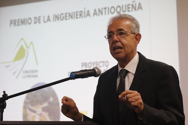 Reconocimiento SAI Aguas Claras
Reconocimiento SAI Aguas Claras
Fecha: Noviembre 11 2021
Para descargar esta fotografía en alta resolución, haga clic sobre la imagen hasta que la misma se despliegue en la pantalla completa; luego dé clic derecho y elija la opción "guardar imagen como". 
En caso de publicación por cualquier medio, solicitamos acompañarla del crédito: "Foto EPM"
Palabras clave: Reconocimiento SAI Aguas Claras