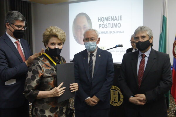 Reconocimiento SAI Aguas Claras
Reconocimiento SAI Aguas Claras
Fecha: Noviembre 11 2021
Para descargar esta fotografía en alta resolución, haga clic sobre la imagen hasta que la misma se despliegue en la pantalla completa; luego dé clic derecho y elija la opción "guardar imagen como". 
En caso de publicación por cualquier medio, solicitamos acompañarla del crédito: "Foto EPM"
Palabras clave: Reconocimiento SAI Aguas Claras