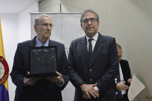Reconocimiento SAI Aguas Claras
Reconocimiento SAI Aguas Claras
Fecha: Noviembre 11 2021
Para descargar esta fotografía en alta resolución, haga clic sobre la imagen hasta que la misma se despliegue en la pantalla completa; luego dé clic derecho y elija la opción "guardar imagen como". 
En caso de publicación por cualquier medio, solicitamos acompañarla del crédito: "Foto EPM"
Palabras clave: Reconocimiento SAI Aguas Claras