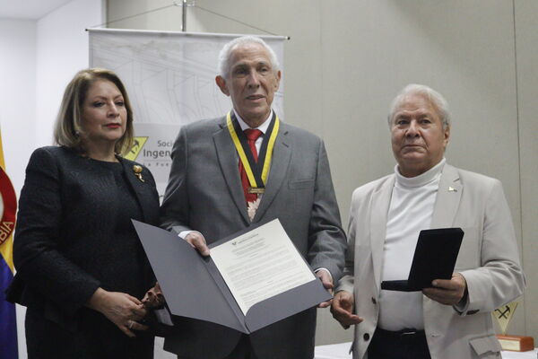 Reconocimiento SAI Aguas Claras
Reconocimiento SAI Aguas Claras
Fecha: Noviembre 11 2021
Para descargar esta fotografía en alta resolución, haga clic sobre la imagen hasta que la misma se despliegue en la pantalla completa; luego dé clic derecho y elija la opción "guardar imagen como". 
En caso de publicación por cualquier medio, solicitamos acompañarla del crédito: "Foto EPM"
Palabras clave: Reconocimiento SAI Aguas Claras