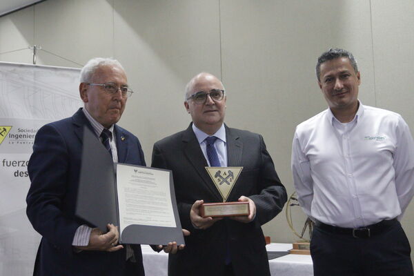 Reconocimiento SAI Aguas Claras
Reconocimiento SAI Aguas Claras
Fecha: Noviembre 11 2021
Para descargar esta fotografía en alta resolución, haga clic sobre la imagen hasta que la misma se despliegue en la pantalla completa; luego dé clic derecho y elija la opción "guardar imagen como". 
En caso de publicación por cualquier medio, solicitamos acompañarla del crédito: "Foto EPM"
Palabras clave: Reconocimiento SAI Aguas Claras