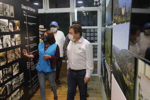 Visita Gerente EPM municipio Gómez Plata
Visita Gerente EPM municipio Gómez Plata.
Fecha: Noviembre 13 2020.
Para descargar esta fotografía en alta resolución, haga clic sobre la imagen hasta que la misma se despliegue en la pantalla completa; luego dé clic derecho y elija la opción "guardar imagen como". 
En caso de publicación por cualquier medio, solicitamos acompañarla del crédito: "Foto EPM"
Palabras clave: Visita Gerente EPM municipio Gómez Plata