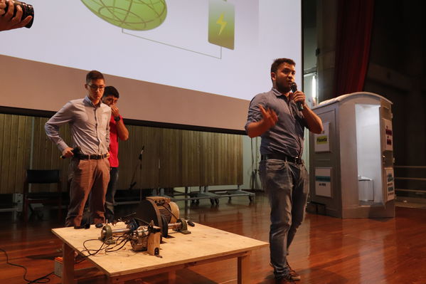 Ganadores innóvate 2019
Ganadores innóvate 2019.
Fecha: Noviembre 15 2019. 
Para descargar esta fotografía en alta resolución, haga clic sobre la imagen hasta que la misma se despliegue en la pantalla completa; luego dé clic derecho y elija la opción "guardar imagen como". 
En caso de publicación por cualquier medio, solicitamos acompañarla del crédito: "Foto EPM"
Palabras clave: Ganadores innóvate 2019