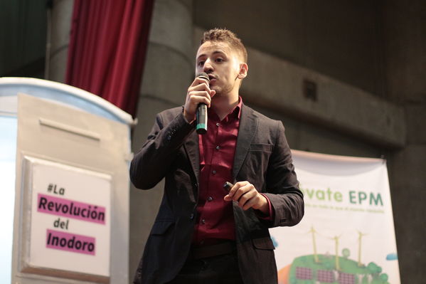 Ganadores innóvate 2019
Ganadores innóvate 2019.
Fecha: Noviembre 15 2019. 
Para descargar esta fotografía en alta resolución, haga clic sobre la imagen hasta que la misma se despliegue en la pantalla completa; luego dé clic derecho y elija la opción "guardar imagen como". 
En caso de publicación por cualquier medio, solicitamos acompañarla del crédito: "Foto EPM"
Palabras clave: Ganadores innóvate 2019