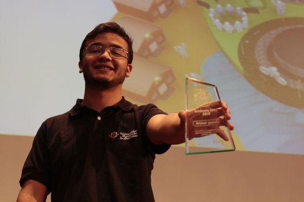 Ganadores innóvate 2019
Ganadores innóvate 2019.
Fecha: Noviembre 15 2019. 
Para descargar esta fotografía en alta resolución, haga clic sobre la imagen hasta que la misma se despliegue en la pantalla completa; luego dé clic derecho y elija la opción "guardar imagen como". 
En caso de publicación por cualquier medio, solicitamos acompañarla del crédito: "Foto EPM"
Palabras clave: Ganadores innóvate 2019