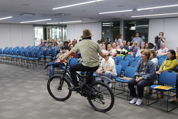 Programa ser mas del grupo EPM, apoya y valora las iniciativas de los empleados de la compañía 
Programa ser mas del grupo EPM, apoya y valora las iniciativas de los empleados de la compañía 
Fecha: Noviembre 15 2019.
Para descargar esta fotografía en alta resolución, haga clic sobre la imagen hasta que la misma se despliegue en la pantalla completa; luego dé clic derecho y elija la opción "guardar imagen como". 
En caso de publicación por cualquier medio, solicitamos acompañarla del crédito: "Foto EPM"
Palabras clave: Programa ser mas del grupo EPM, apoya y valora las iniciativas de los empleados de la compañía